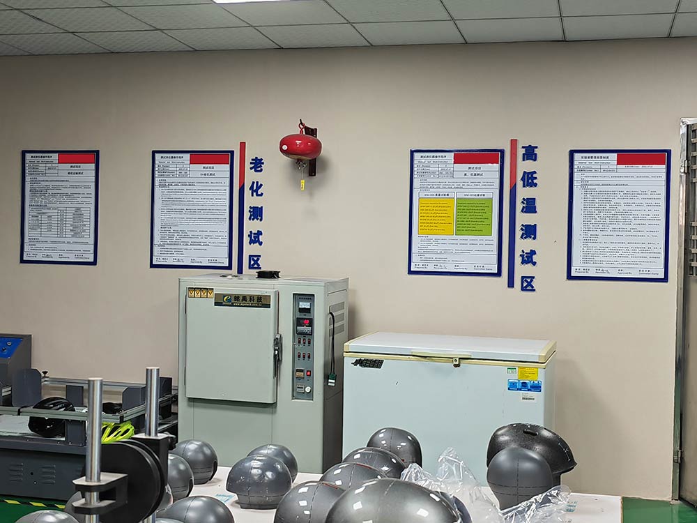 Premier Hockey Equipment: Testovací laboratoř a výrobní zařízení